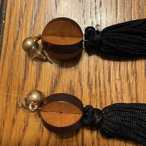 A lovely, light flirty pair of earrings for pierced ears - Picture 5 of 5